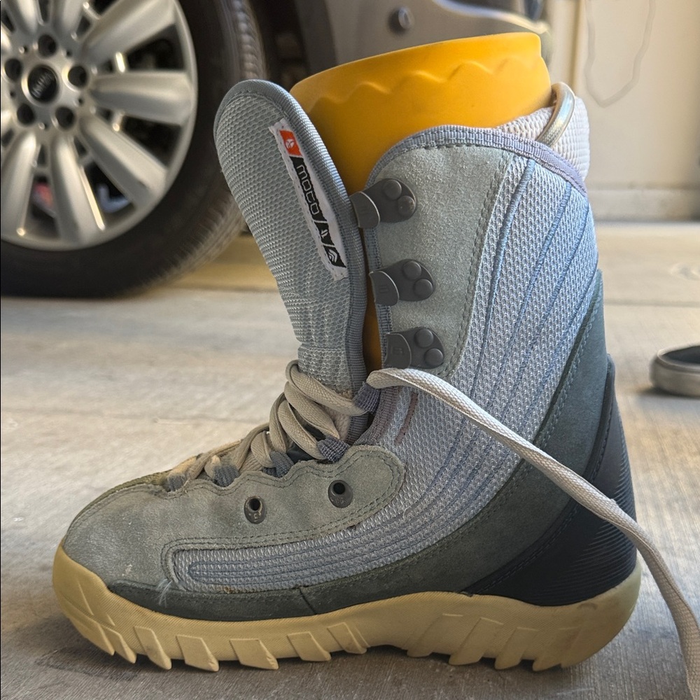 Burton Winter Boots - Light Blue and Yellow - Picture 2 of 3
